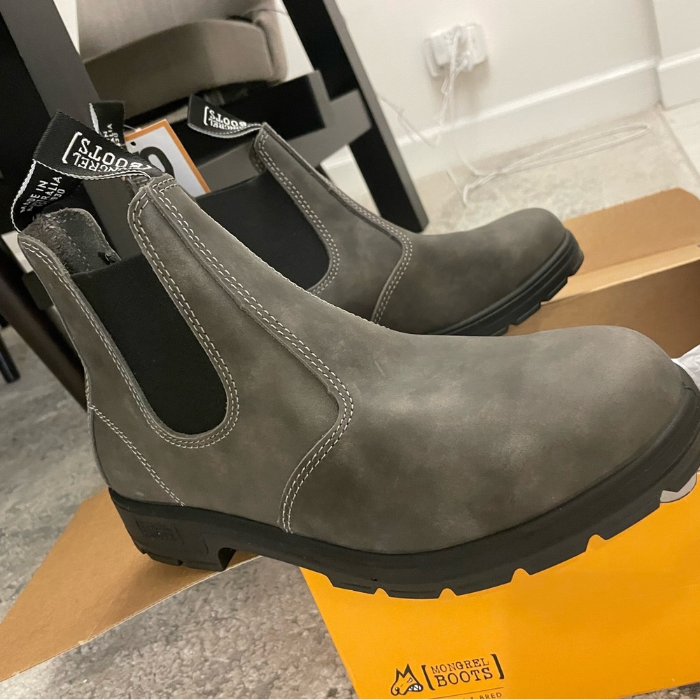 Australian boots , Mongrel boots, brand new in the box 9.5AU- 10.5 US